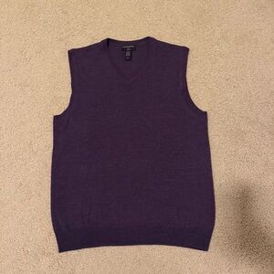 Banana Republic V-Neck Sweater Vest 100% Merino Wool Men’s Size M Deep Purple